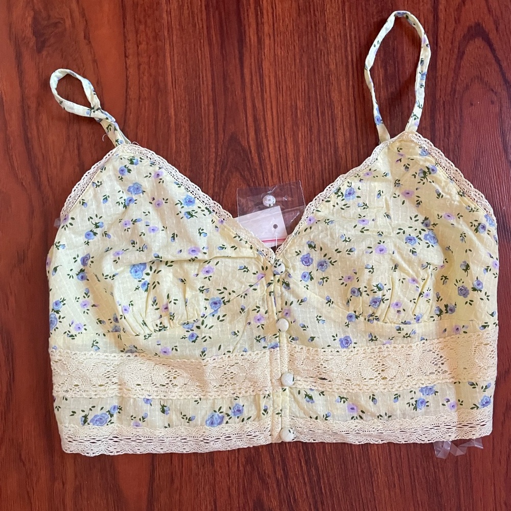 NWT floral cropped button tank top